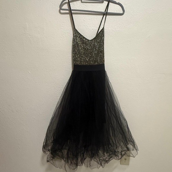 Charlotte Russe Dresses & Skirts - Charlotte‎ Russe Gold Metallic Tulle Skirt Party Dress Womens Large Black Gold